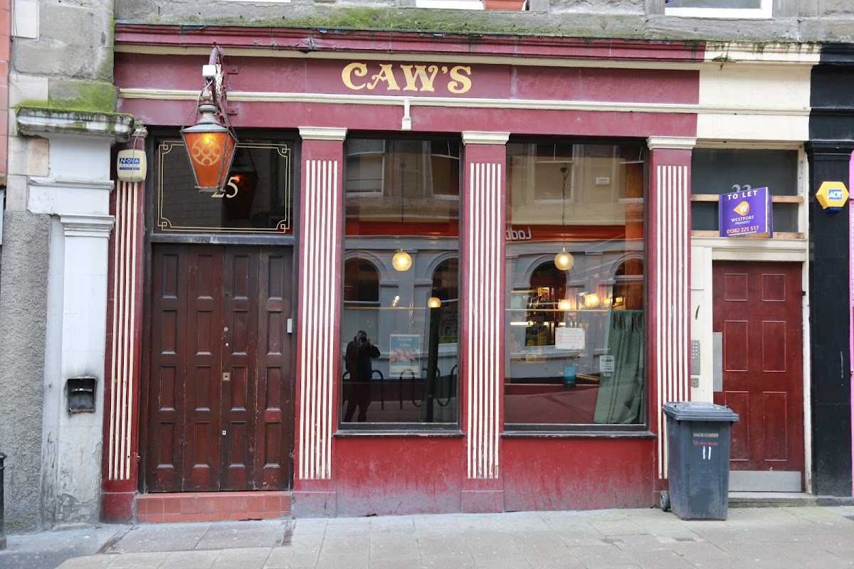 Caw's Bar